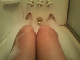 rub-a-dub dub, I gots some legs in a tub