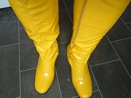 mellow yellow pvc boots