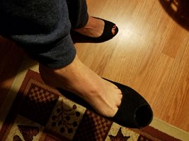 I find toe cleavage sexy.  Do you?