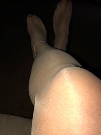 Havent posted in like forever so thought id show some leg and polished toes...