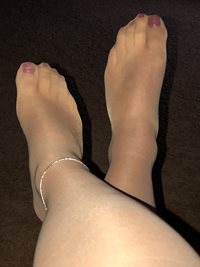 Leg and polished toes!!!