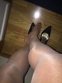 Leg and polished toes!!!!