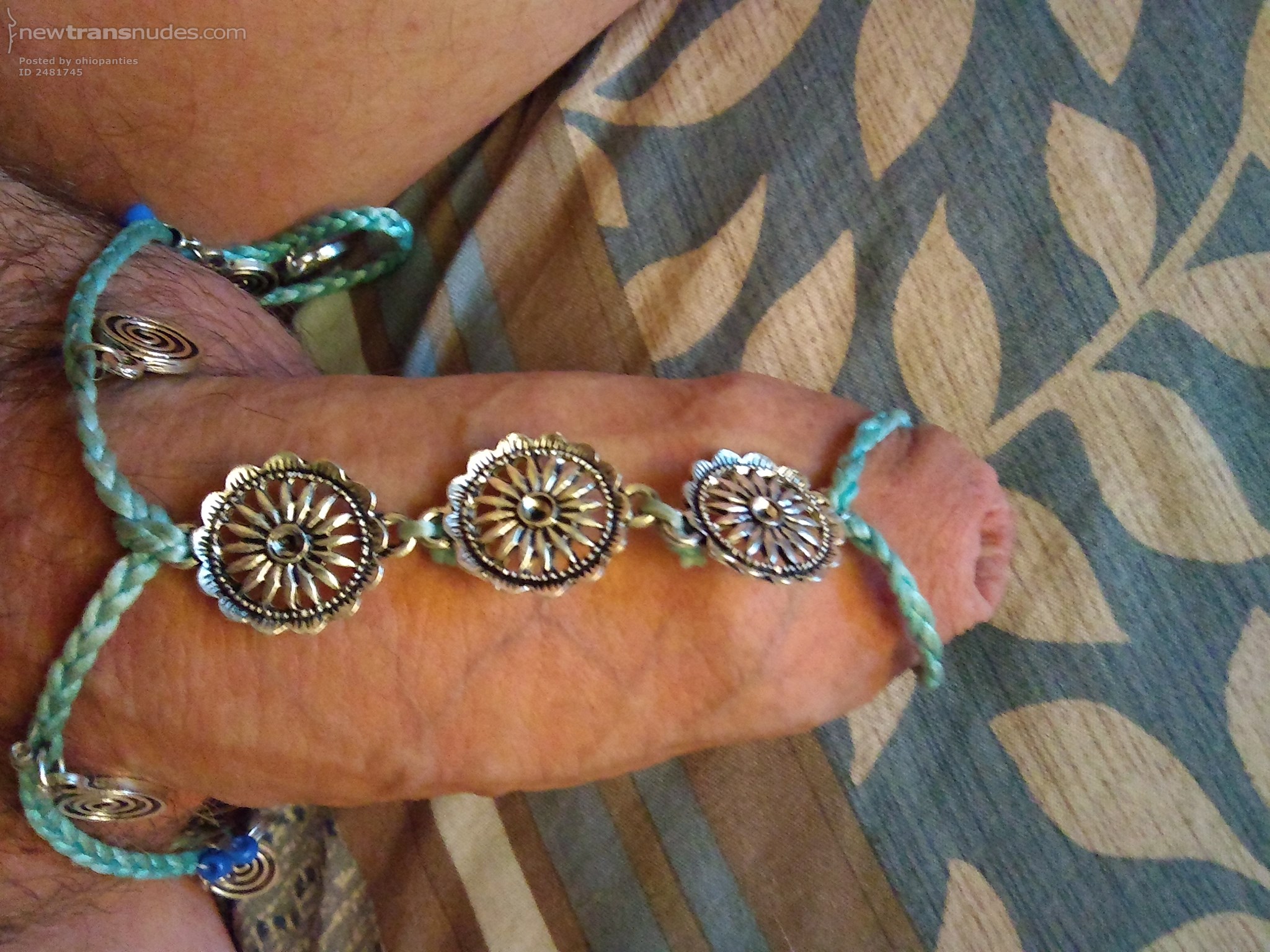 A little cock decorating!