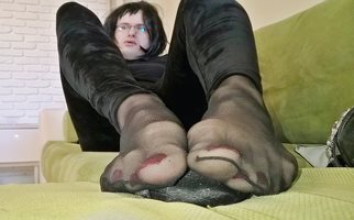 I like when my feet look slutty