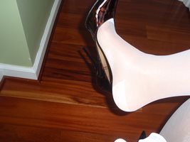 I ADORE these heels!!! Anyone like shoe dangling?