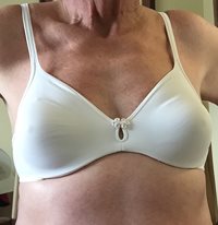 A Warner’s t-shirt bra starts today’s Salute to Bras.