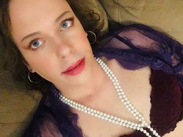 I love pearl necklaces...