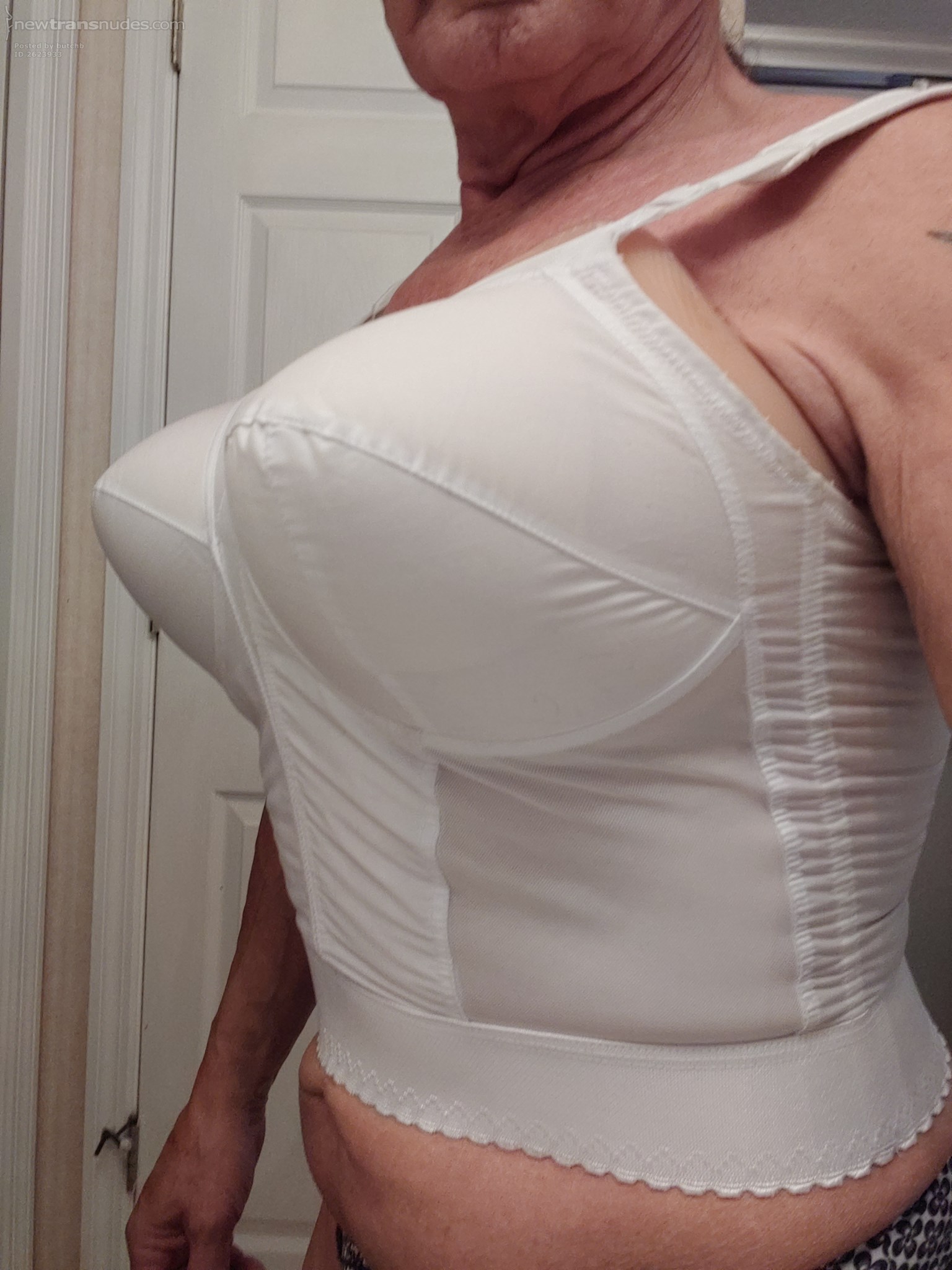 Vintage '50's pointy bullet bra