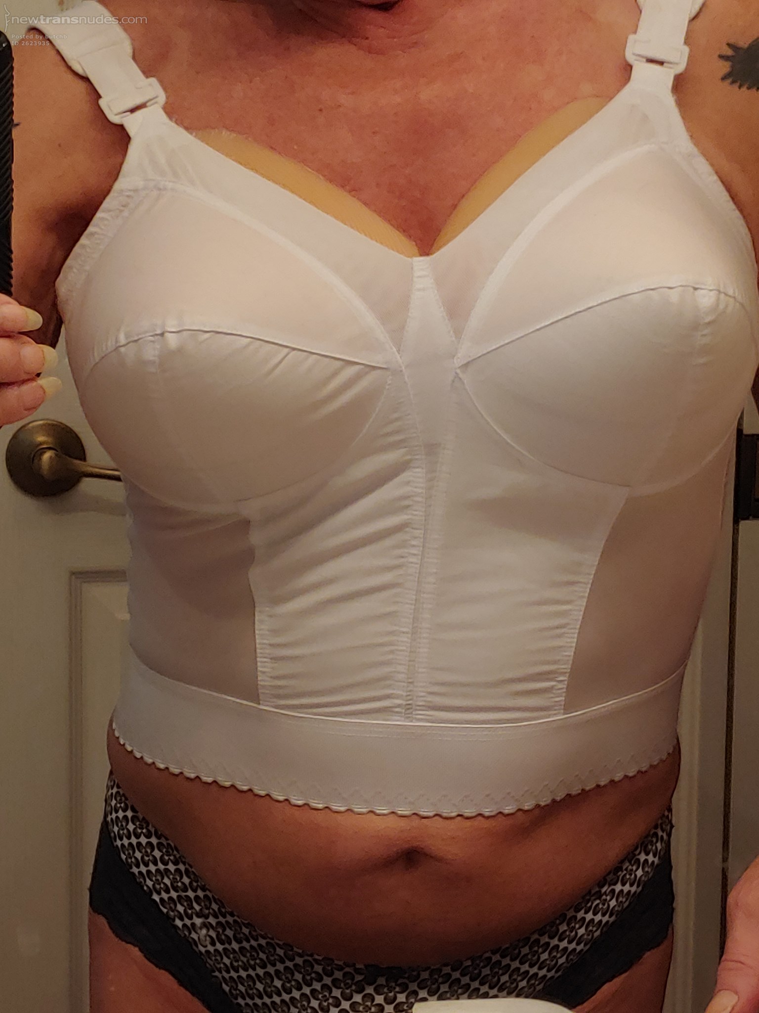 40DD.... same as Dolly Parton's!