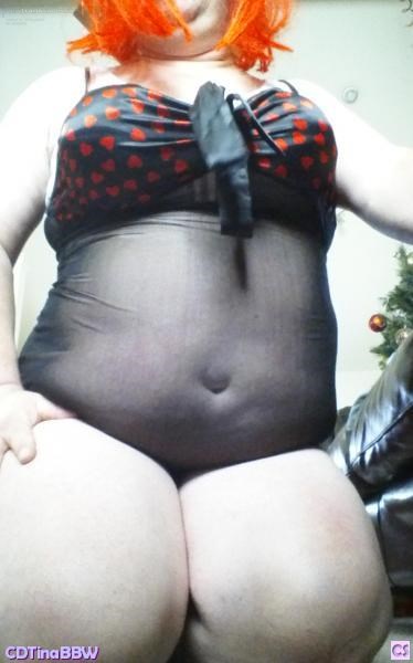 CDTinaBBW on her knees ready to please while waiting for daddy to come 🏡