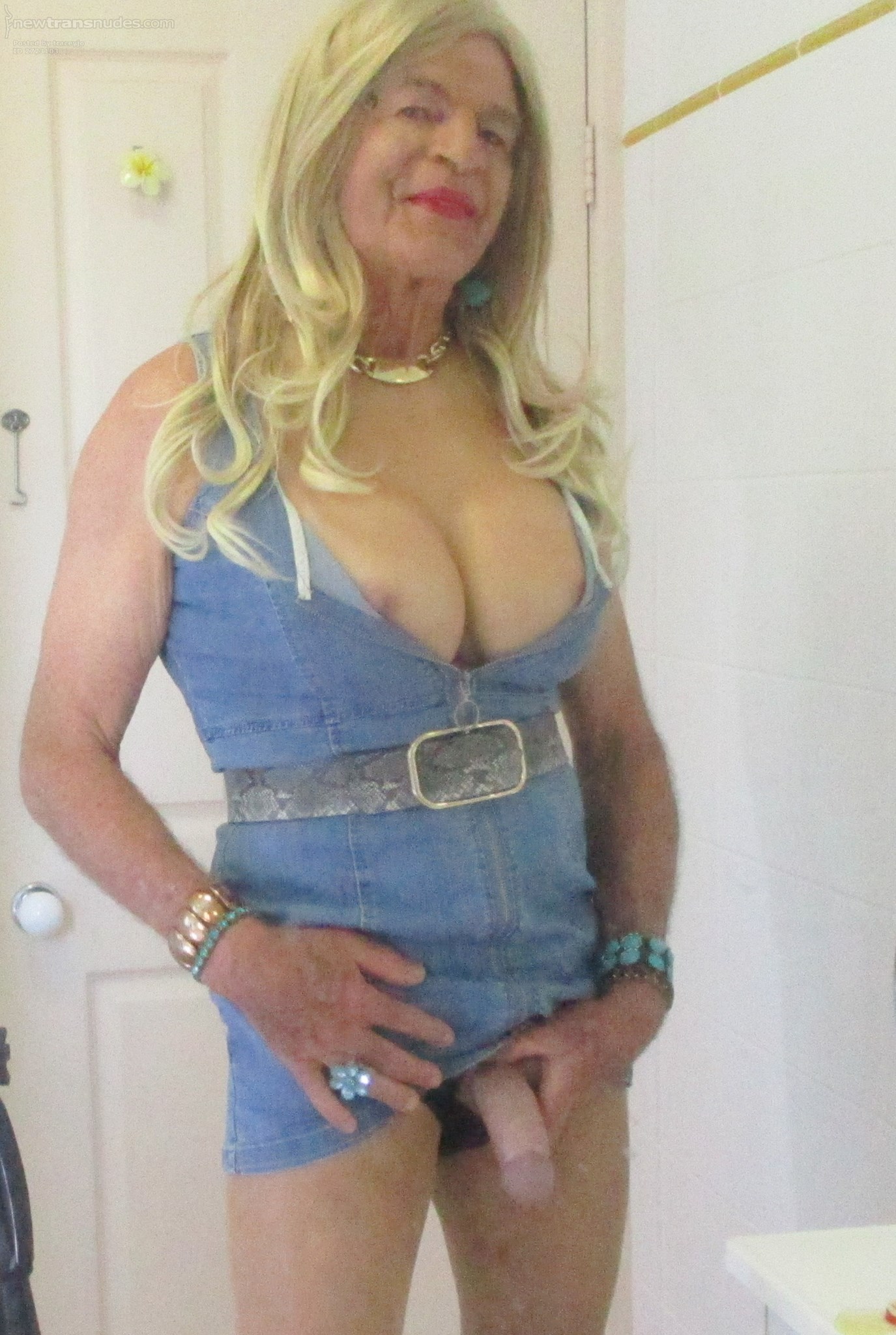 Lick my nipples and suck my clitty