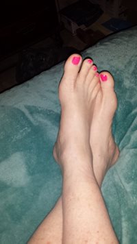 Showing off my pink toes !!!
