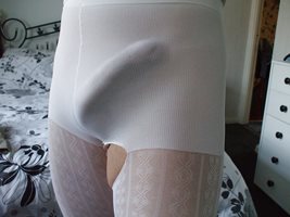 The tights don`t quite hide it .