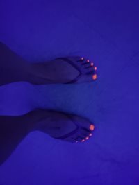 Glowing pretty toes!!