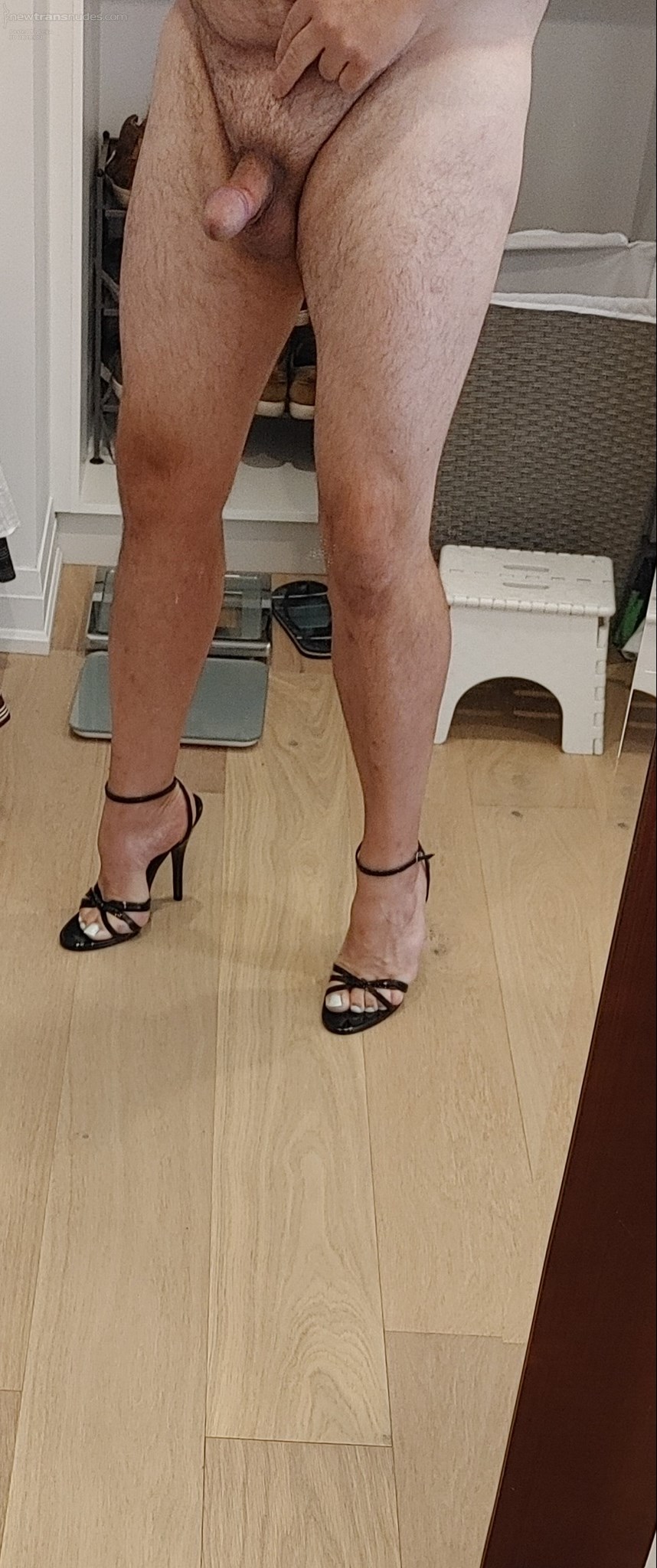 Heels with painted toes...mmmmmm my fav.