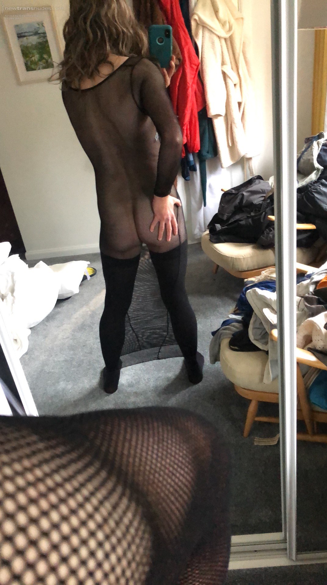 Does my bottom look good in this?!? Xx