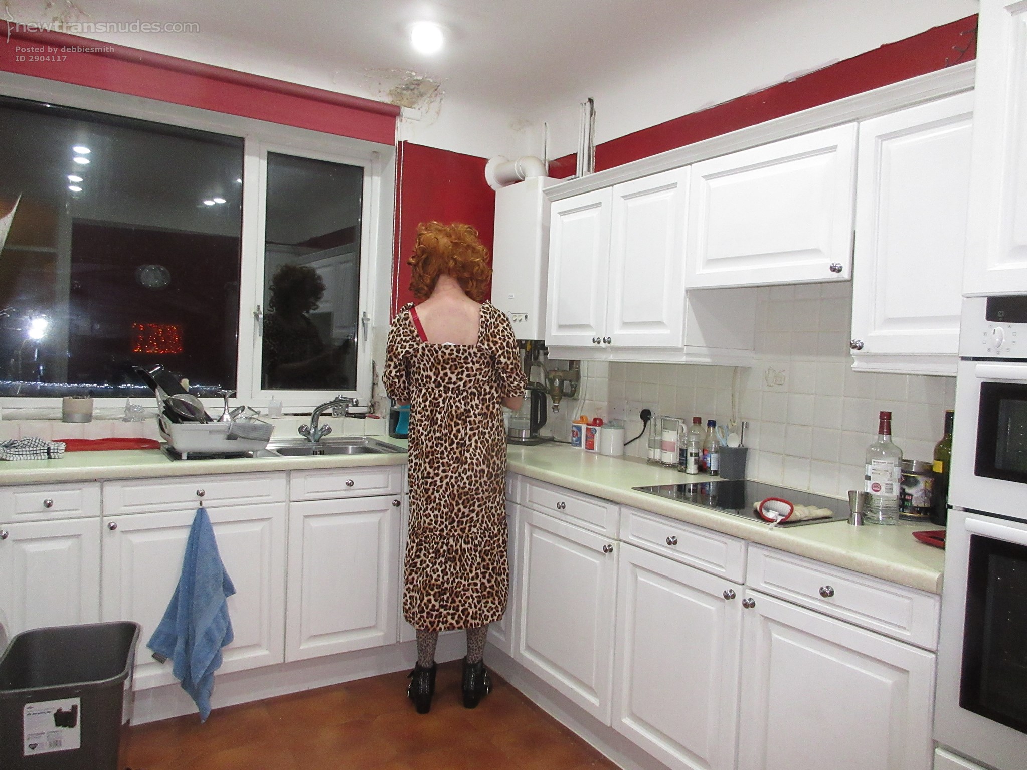 Debbie the slut replying to a text message received off her boyfriend are y...