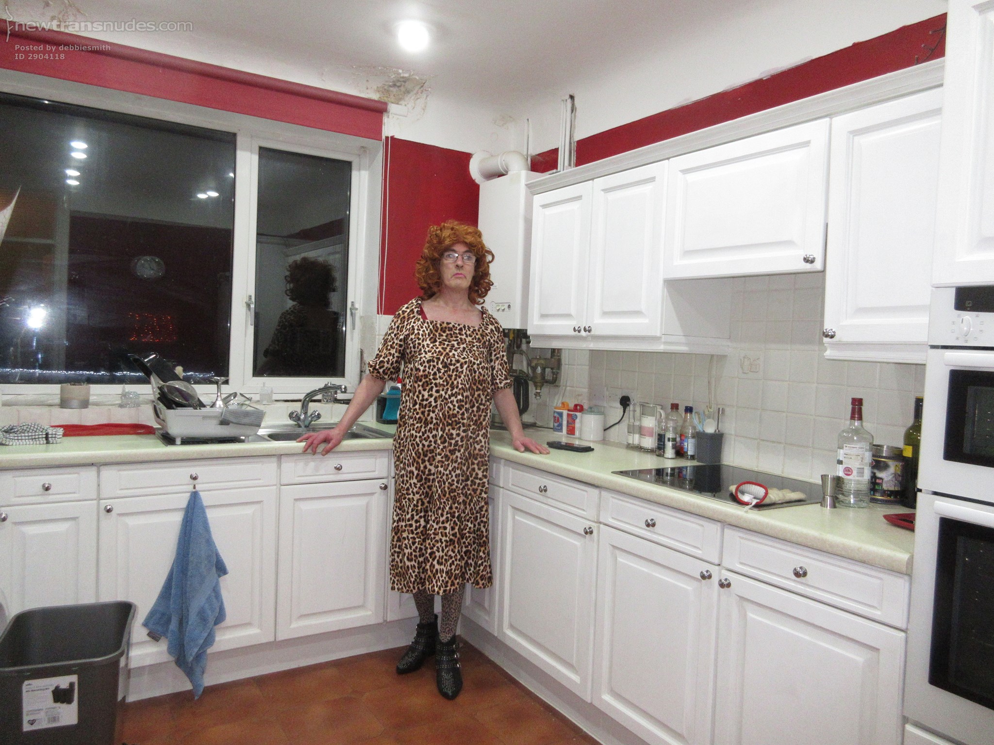 Debbie the slut replying to a text message received off her boyfriend are y...