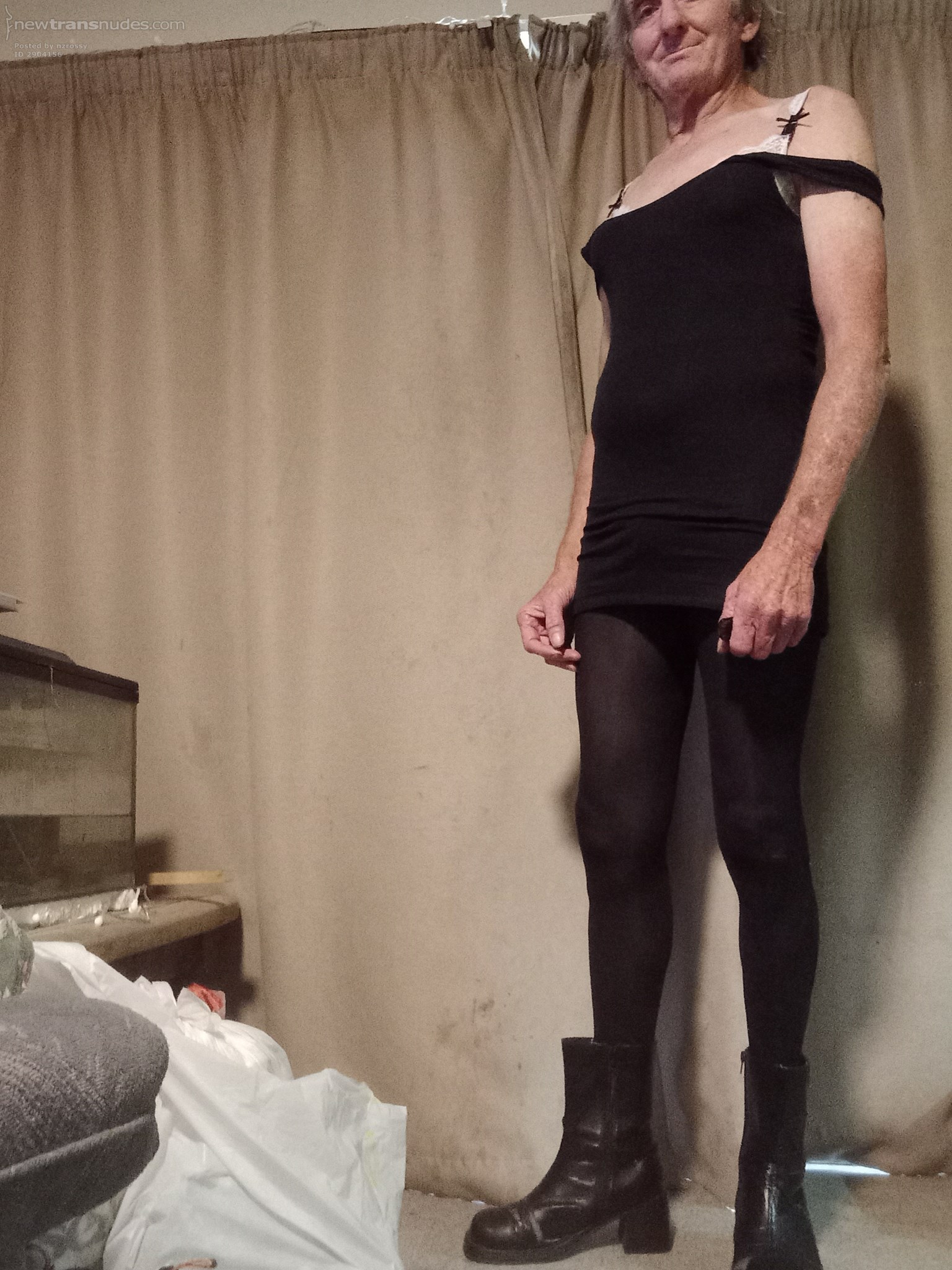 Anyone like to come play with me?