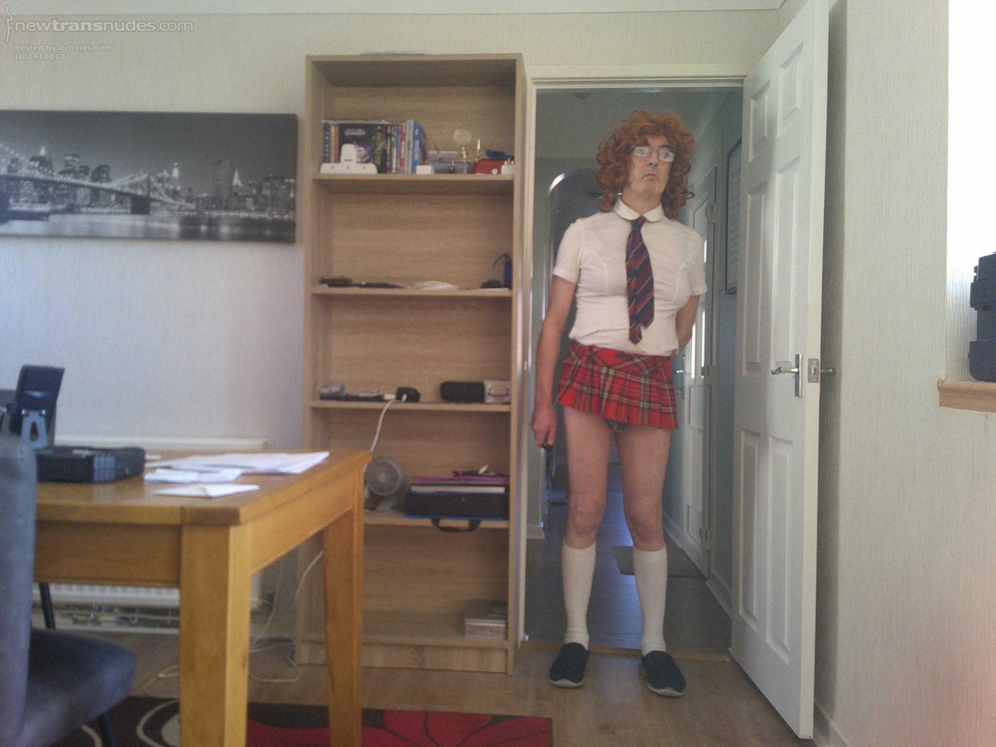 Can you tell from this picture Debbie has been fucked and filled by her Dad...