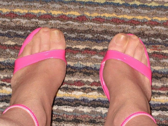 Sean Carey sissy feminine pretty feet in heels