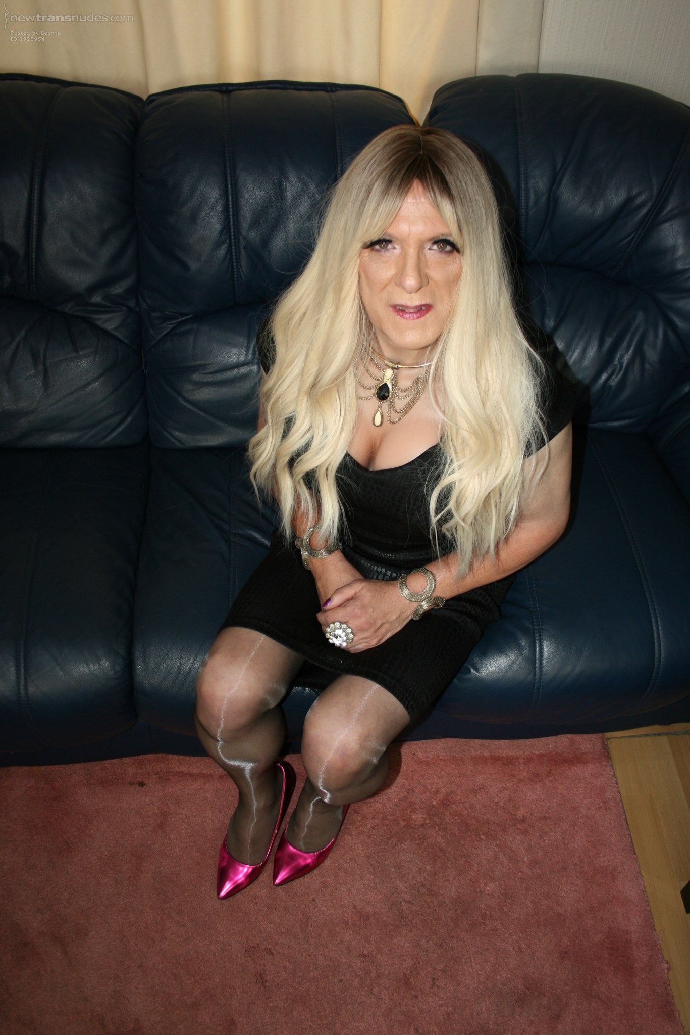 Love the shine on my gorgeous CDR Eterno Super Lucido Grafito Pantyhose