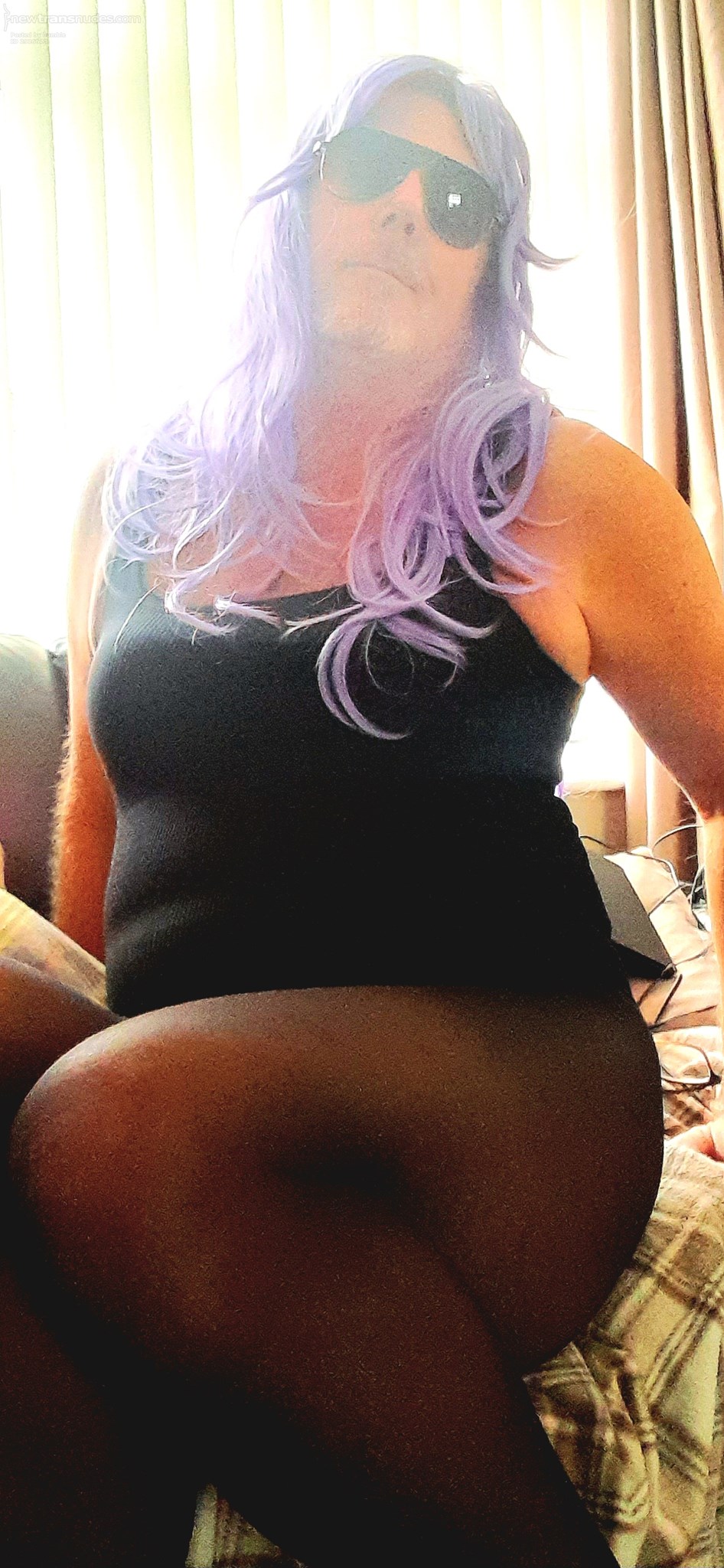 Who wants to stroke my legs xx