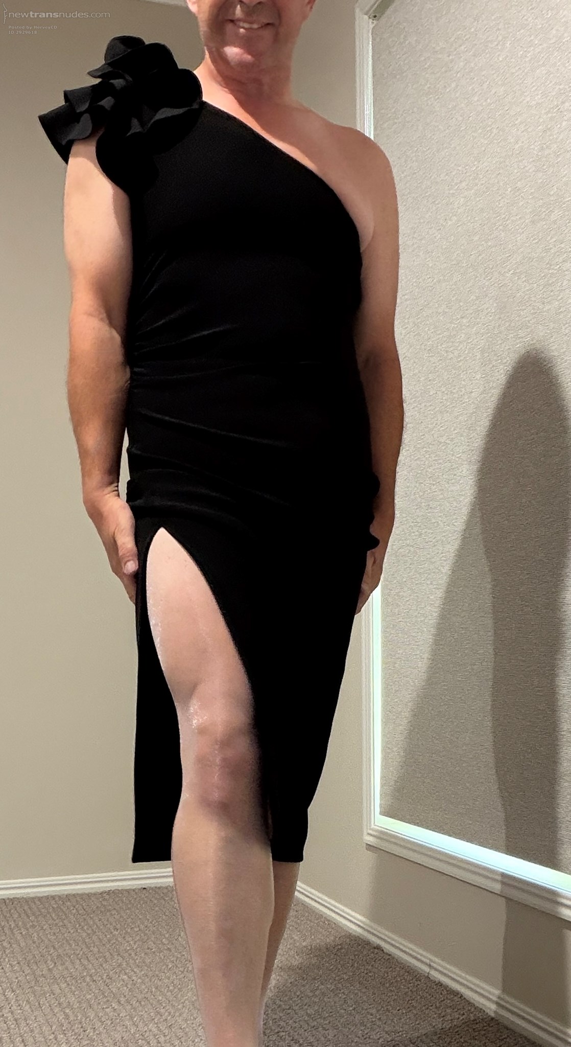 a slinky evening gown and a little thigh showing.....anyone for COCK tails