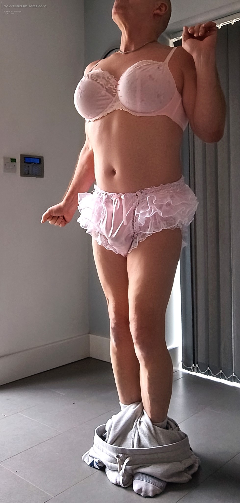 Giving the neighbors an eye full 😲