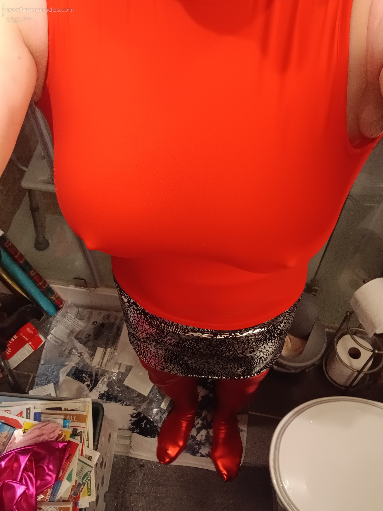 red top and silver leopard skirt