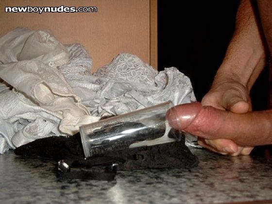 Wichsvorlage: BH´s der Nachbarin, Schwiegermutter u. Ex und...