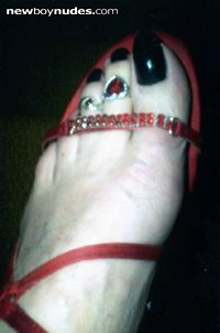 my slutty black painted toes 3
