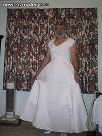 My toooo small wed dress.