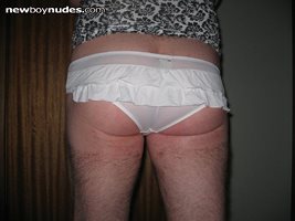 New girly ruffled panties, u like ?  