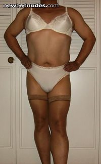 Light cream bra & lace trimmed panties