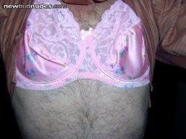 Furst time in a bra in public went to wal mart it was hot!