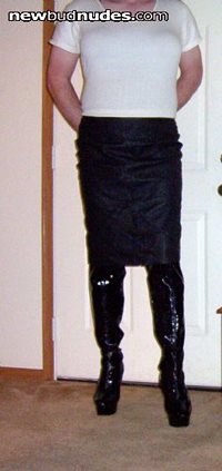 leather skirt with boots