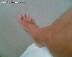 Right foot with spread toes