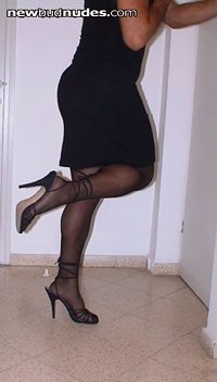 mmm I wonder what's under that black dress ;)