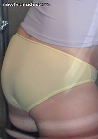 anybody want to rub my panty covered butt?
