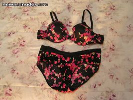 black floral bra and panties