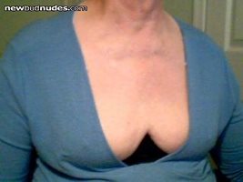 blue top cleavage
