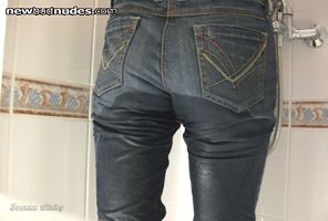 Peeing in my jeans wetted my buttocks!
