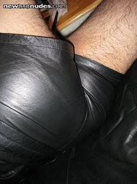 CUM RUB YOUR HARD COCK ON MY LEATER ASS