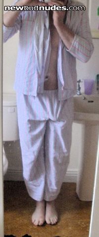Me in my lady friends pyjamas. I love woemns pyjamas. Lets meet up if you l...