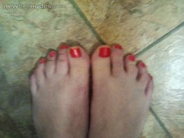 red toes