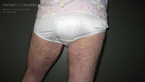 A pic Always maxipad covering my bottom.  I usually wear a pad when I am out so that I can keep my panties clean.