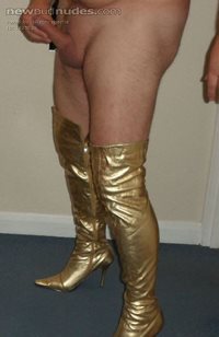 love these gold boots