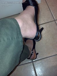 More of my hosed feet and heels can you cover them in cum for me?
