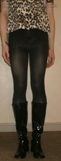 tights/pantyhose and boots